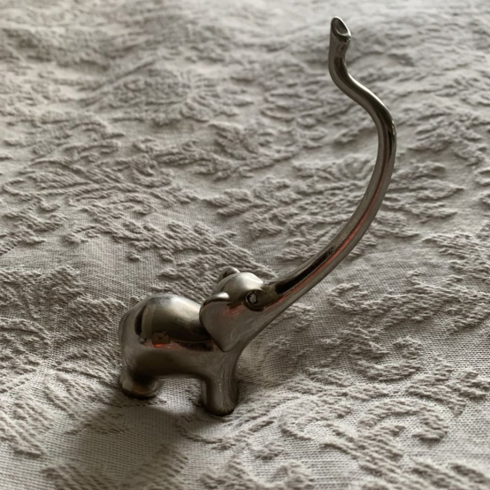 Elephant Ring Holder